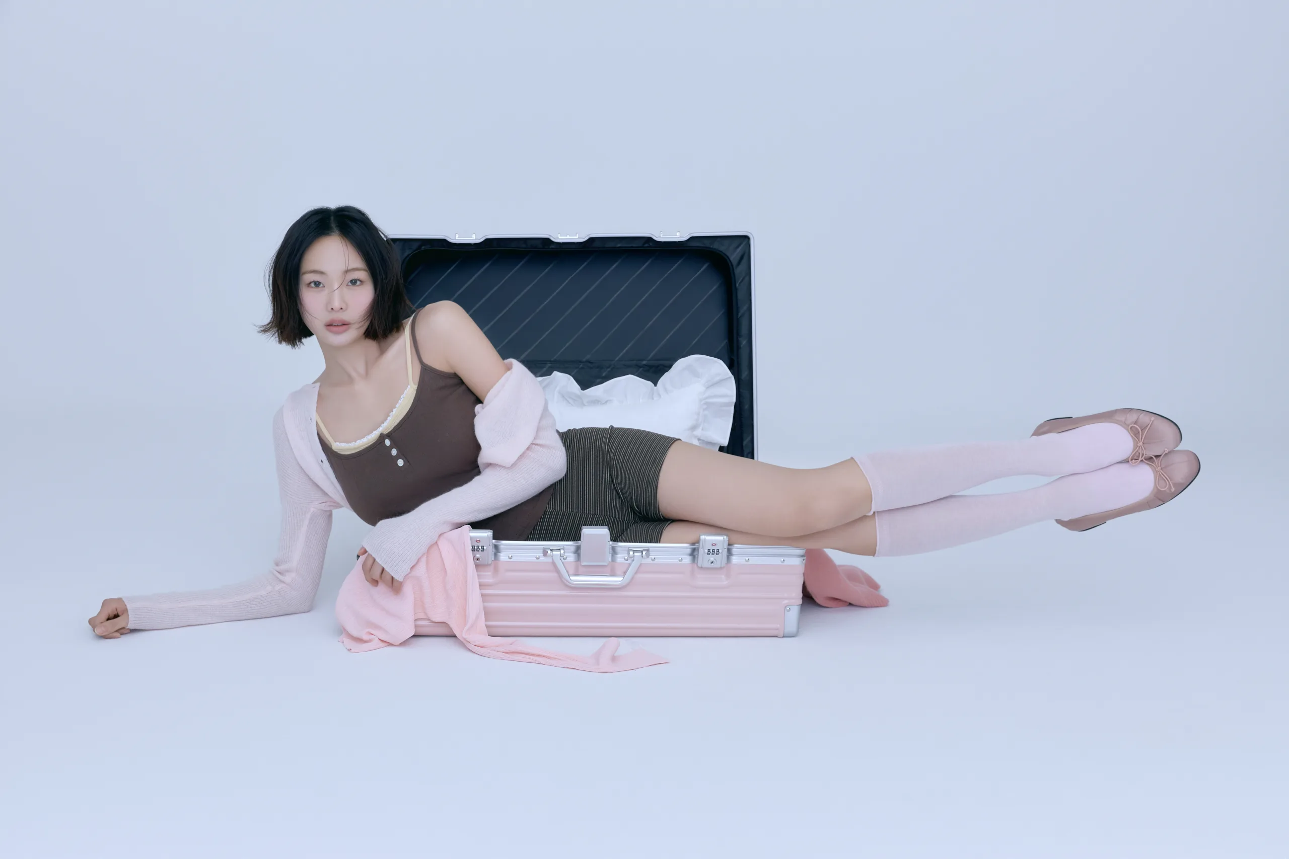 피나 × 금새록 블러셔 화보 — 실제 캠페인 현장